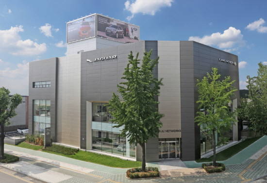 인천에 새로 자리 잡은 신규 전시장과 서비스센터의 전경. ⓒ 재규어 랜드로버 코리아