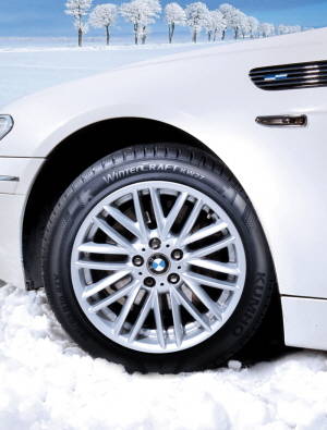 금호타이어 대표 겨울용 타이어인 '윈터크래프트 KW27' 제품 사진. ⓒ 금호타이어