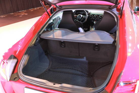 더 뉴 아우디 TT는 콤팩트 스포츠카임에도 불구하고 뛰어난 적재공간을 갖추고 있다. = 노병우 기자