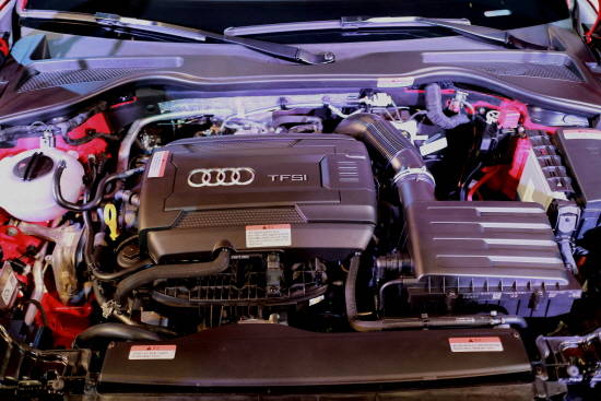 최신 4기통 2.0ℓ TFSI 가솔린엔진. = 노병우 기자