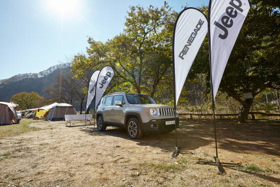 올-뉴 레니게이드는 동급 최강 온·오프로드 성능과 반항적 디자인으로 도심과 아웃도어 라이프의 완벽한 조화를 꿈꾸는 젊은 고객 위한 소형 정통 SUV다. ⓒ FCA 코리아