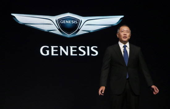 정의선 현대차 부회장은 브랜드 '제네시스'를 론칭하는 자리에서 "서두르지 않고 차근차근 내실을 쌓아 세계 고급차시장에서의 입지를 견고히 하겠다"고 말했다. ⓒ 현대자동차