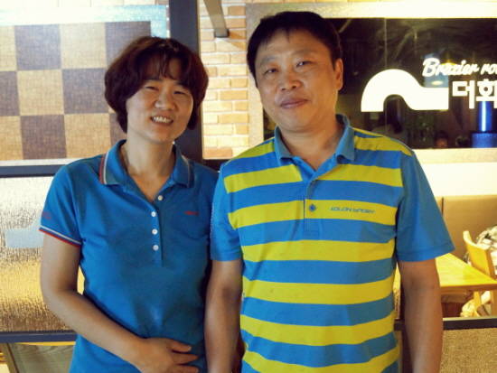 더화덕 자은점 점주 진해범씨와 아내 최선화씨 ⓒ 프라임경제