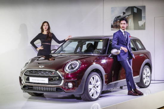 미니를 대표하는 프리미엄 모델로 거듭난 뉴 미니 클럽맨은 소형급 중 가장 큰 플랫폼을 기반으로 제작된 것이 특징이다. ⓒ MINI