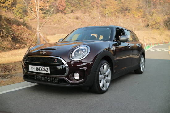 프리미엄 소형차 브랜드 미니 최근 더욱 커지고 강력한 성능으로 재탄생한 뉴 미니 클럽맨을 국내 출시했다. = 노병우 기자