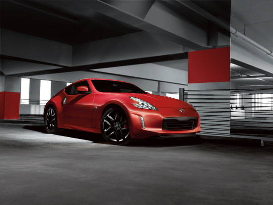 2016년형 370Z는 새롭게 고안된 스티어링 칼럼 부싱과 스티어링 소프트웨어 개선을 통해 보다 빠른 응답과 즉각적인 핸들링을 제공한다. ⓒ 한국닛산