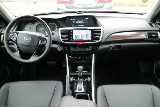 인테리어의 경우 디스플레이 오디오를 통한 진보된 혼다의 인터페이스를 탑재하고 콘솔 조작 편의성을 향상시킨 것이 특징이다. = 노병우 기자