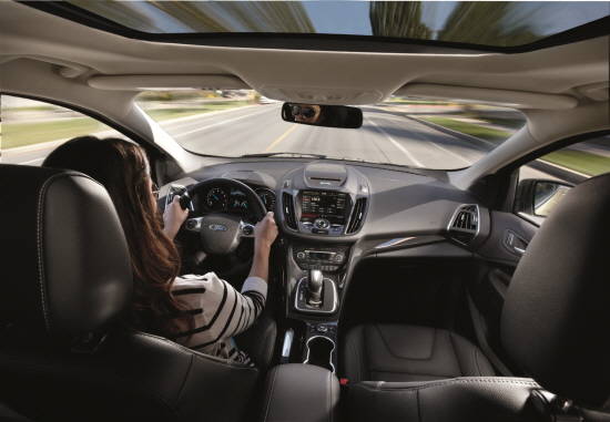 2016 뉴 쿠가는 다이내믹한 주행성능과 우수한 연료 효율을 모두 만족하는 2.0L 듀라토크 TDCi 디젤 엔진이 장착됐다. ⓒ 포드코리아