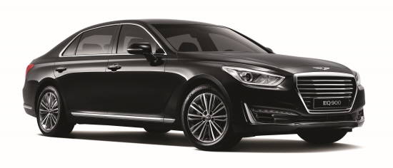 제네시스 브랜드 출범 이후 처음 출시된 EQ900은 제네시스가 2020년까지 구축할 총 6종 라인업 중 최상위 클래스에 속하는 초대형 럭셔리 세단이다. ⓒ 현대자동차
