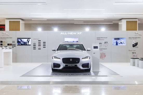 올 뉴 XF 팝업스토어와 사전 계약에 대한 자세한 사항은 재규어 커뮤니케이션 센터 또는 전국 재규어 랜드로버 공식 전시장을 통해 확인할 수 있다. ⓒ 재규어 랜드로버 코리아
