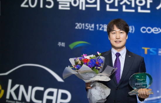 '2015 올해의 안전한 차' 시상식에서 인피니티 Q50은 수입차 중 유일하게 수상 명단에 올라 국토교통부 장관상의 영예를 얻었다. ⓒ 인피니티 코리아