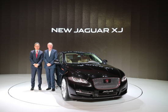 재규어의 정수를 응축한 뉴 XJ는 뛰어난 퍼포먼스, 매혹적 디자인, 혁신적 테크놀로지가 조화롭게 어우러진 완벽한 모델이다. = 노병우 기자