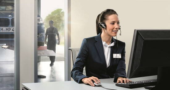 'BMW 컨시어지 서비스'는 콜센터를 통해 자동으로 내비게이션을 설정해 주는 프리미엄 서비스다. ⓒ BMW 코리아