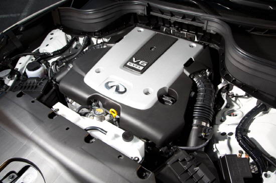 뉴 QX50은 3.7L V6 엔진을 탑재해 최고출력 329마력의 강력한 성능은 물론, 지능형 사륜 구동 시스템 '아테사 E-TS AWD' 시스템을 장착해 탄탄한 주행성능을 보여준다. ⓒ 인피니티 코리아