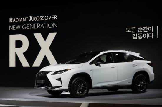 렉서스 브랜드가 새롭게 출시한 '4세대 RX'는 지속적으로 성장하고 있는 국내 프리미엄 SUV 시장에서 확고한 입지 확보를 위해 상품성과 가격 경쟁력을 크게 높였다. ⓒ 렉서스 코리아