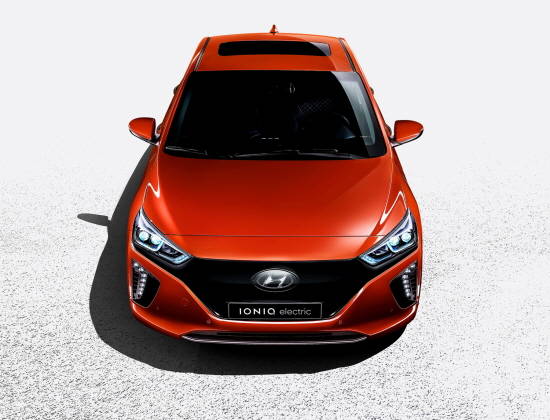 국산 최초 친환경 전용차량인 아이오닉 하이브리드로 새로운 바람을 일으켰던 현대차가 전기차 모델인 '아이오닉 일렉트릭'으로 국내 친환경차 시장 선도에 본격적으로 나선다. ⓒ 현대자동차