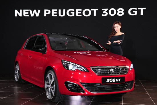 국내 출시된 푸조 308 GT는 푸조 차량 가운데 가장 당당하고 카리스마 넘치는 해치백으로, 스타일링과 퍼포먼스로 무장해 브랜드 지향점에 방점을 찍는다. Ⓒ 한불모터스