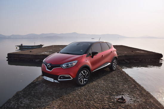 르노삼성은 SK텔레콤과 세계 최초로 상용화한 태블릿 내비게이션 'T2C'를 QM3에 탑재해 판매하고 있다. ⓒ 르노삼성자동차