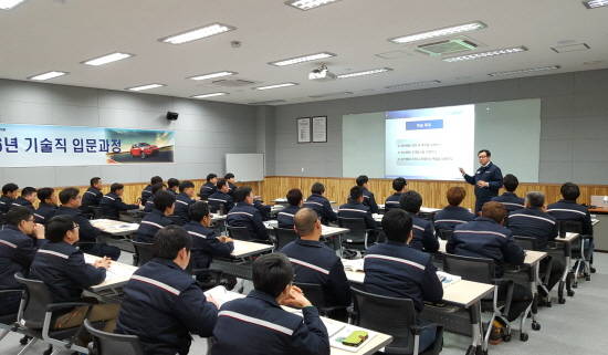 쌍용차의 복직 및 신규 직원들이 인재개발원에서 실무 교육을 받고 있는 모습. ⓒ 쌍용자동차