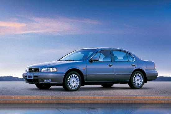 삼성자동차 시절 출시된 1세대 SM5는 당시 최상의 품질과 세련된 디자인을 자랑하던 닛산 2세대 세피로(4세대 맥시마 동일 차종)를 베이스로 제작되면서 국내 소비자들의 많은 사랑을 받았다. Ⓒ 르노삼성자동차