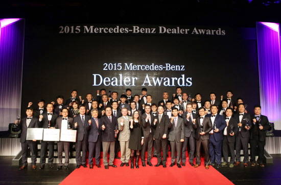 메르세데스-벤츠 코리아는 지난 19일 디미트리스 실라키스 대표이사와 임직원 및 딜러사 관계자 390여명이 참석한 가운데 '메르세데스-벤츠 딜러 어워드' 행사를 진행했다. ⓒ 메르세데스-벤츠 코리아
