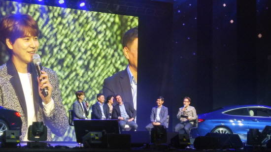 메르세데스 팬스 나이트 행사에서는 국내 최정상 아티스트의 공연 외에도 벤츠 사장단과의 간단한 토크를 나누는 시간을 가졌다. ⓒ 프라임경제