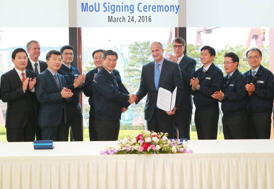 현대중공업이 24일 울산 본사에서 미국 GE(General Electric)사와 '가스터빈 추진 선박에 대한 포괄적 사업 협력' 협약을 체결했다. ⓒ 현대중공업