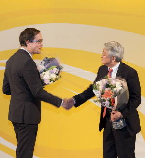 르노삼성 CEO 이·취임 기자간담회에는 임기를 마치고 한국을 떠나는 프로보 사장(사진 왼쪽)과 박동훈 신임 사장 내정자가 함께 참석해 석별의 인사를 나눴다. Ⓒ 르노삼성자동차