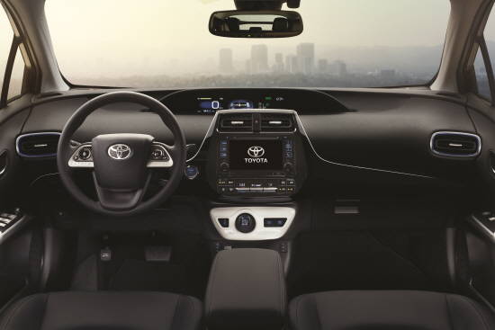 실내는 디스플레이 영역은 멀리, 오퍼레이션 영역은 가까이 배치됐다. ⓒ 한국토요타