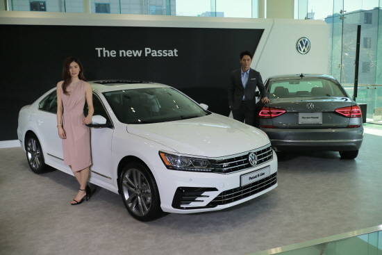 폭스바겐코리아가 최상의 공간활용성에 세련된 디자인을 더한 프리미엄 중형세단 신형 파사트를 출시했다. = 노병우 기자