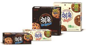 롯데제과는 최근 오리지널 제품 외에 20주년에 때를 맞춰 '칙촉 더블초코'를 선보였다. 칙촉 더블초코는 화이트와 블랙 초콜릿칩이 박혀 있다. ⓒ 롯데제과