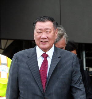 현대·기아차는 정몽구 회장(사진)의 강력한 리더십을 바탕으로 △품질경영 기반 제품경쟁력 강화 △글로벌 현지화 전략 △연구개발 투자 확대 등으로 명실상부한 글로벌 자동차 메이커로 성장했다. Ⓒ 현대자동차