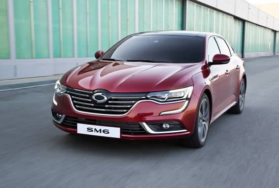 르노삼성의 6번째 신규 라인업으로 출시된 SM6는 르노삼성과 프랑스 르노 연구진들이 세계시장을 타깃으로 2011년부터 5년 동안 약 7억유로의 개발비용을 투자해 공동 개발한 모델이다. ⓒ 르노삼성자동차