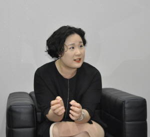 김경미씨는 일본차에 대한 선입견 없이 자동차 그 자체만 두고 평가·선택한 어코드에 대해 만족스런 입장을 밝히면서도 다소 길었던 대기기간에 대한 아쉬움을 나타냈다. Ⓒ 프라임경제