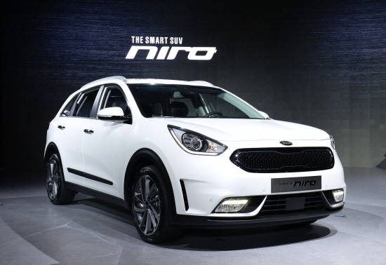 니로는 기아차가 첨단 하이브리드 기술을 집약해 처음 선보이는 새로운 개념의 친환경 소형 SUV 모델이다. ⓒ 기아자동차