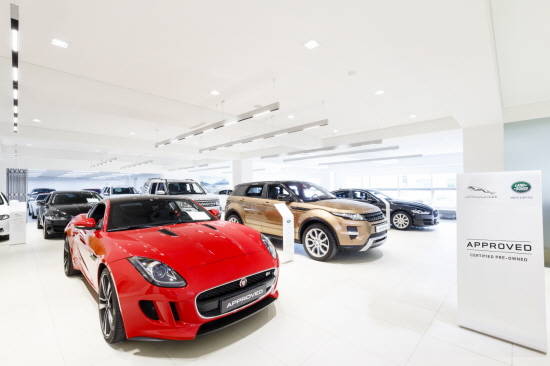 재규어 랜드로버 코리아 최초의 단독 인증중고차 전시장이 성남 서비스센터에 신규로 문을 열었다. ⓒ 재규어 랜드로버 코리아