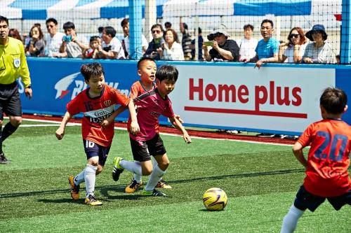 29일 홈플러스 서수원점 HM 풋살파크에서 열린 유소년 축구대회 경기 모습. ⓒ 홈플러스