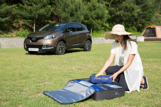 피크닉세트는 △의자 2개 △매트 △테이블로 구성된 A세트와 A세트에 썬쉐이드(Sun Shade)가 포함된 B세트가 있다. ⓒ 르노삼성자동차