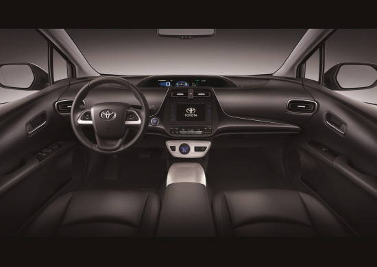 역대 프리우스가 계승해온 '선진적이면서, 따스함이 스민 인간중심 인테리어'를 구현한 4세대 프리우스. ⓒ 한국토요타