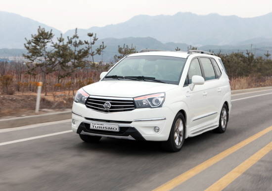 코란도 투리스모 플러스는 경쟁모델 중 유일하게 4WD 시스템이 기본 적용됐으며, 동급 최강의 레저 활용성을 제공한다. ⓒ 쌍용자동차