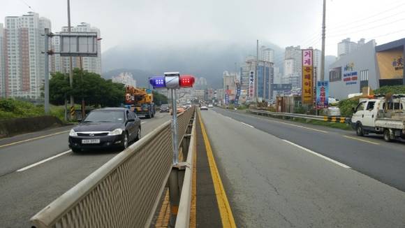 거제경찰서는 경광등을 사망사고발생지점(양정동 양정회센터 앞) 및 사고다발지점(연초면 임전마을)등 4개소에 우선 설치했다. ⓒ 프라임경제