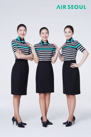 취항을 앞둔 에어서울의 캐빈승무원 유니폼. ⓒ 에어서울