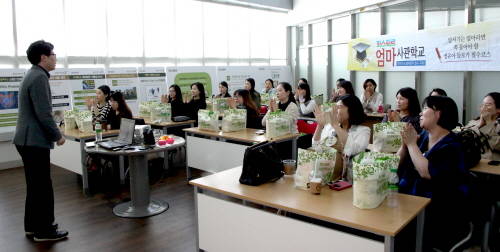 엄마사관학교를 통해 건강 관리법 등 각종 육아 정보를 제공한다. ⓒ 롯데푸드