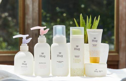 허그 베이비 △더스트 클린 워시 △마일드 포밍 샴푸 △알로에 100 수딩젤 △모이스춰 로션 △인텐스 크림 △센스티브 선크림 6종 이미지컷. ⓒ 유니베라