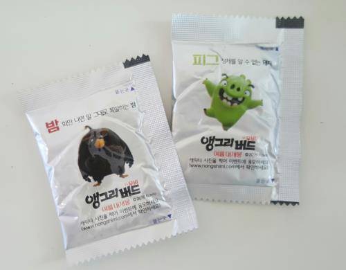 농심 육개장사발면 스프. 앵그리버드 캐릭터 2종. = 하영인 기자