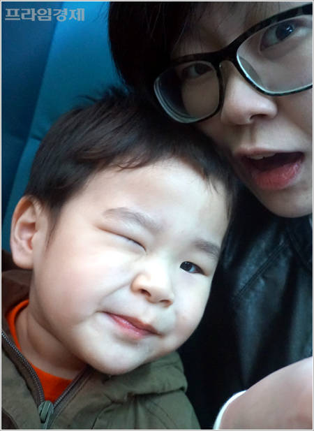 "첫째야. 너 언제 크니?" "걱정 말아요, 엄마. 내 열심히 크고 있으니." = 이수영 기자