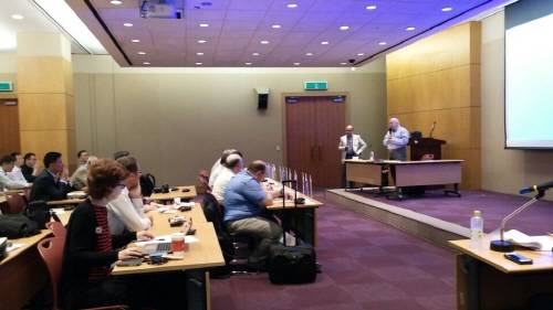 Simon S.Litvin 박사가 지난해 서울 코엑스에서 열린 '트리즈 FEST 2015'에서 강의를 진행하는 모습. ⓒ 알앤비디파트너스