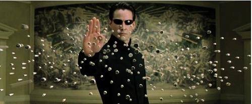 오는 2030년에는 인간의 뇌에 나노봇이 이식되면서 영화 '매트릭스'와 같은 가상공간에서의 삶이 실현될 것으로 보인다. ⓒ 네이버블로그 캡처