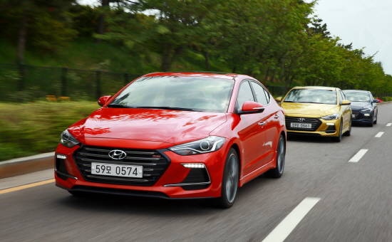 최근 국내시장에서 출시된 아반떼 스포츠는 현대차가 심혈을 기울인 고성능 브랜드 'N' DNA가 녹아든 고성능 버전으로, 이니셜D AE 86과 견줘도 결코 뒤지지 않는다. ⓒ 현대자동차