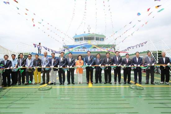 완도 화흥포항에서 소안항을 운항할 대한호가 지난 22일 소안항에서 취항식 후 본격 운항을 시작했다. ⓒ 완도군